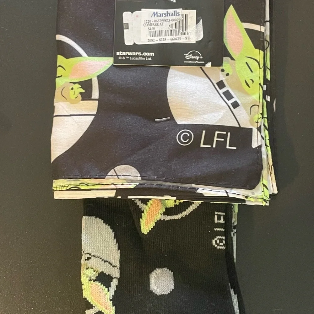 Star Wars Madalorian Crew Socks 5 Pair NWT Grogu Shoe Size 6.5-12 and Bandana